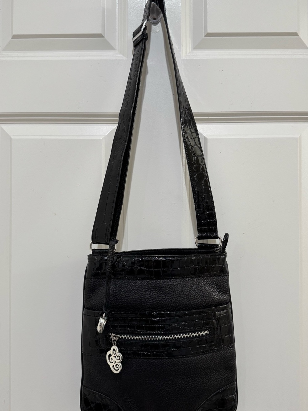 Brighton Black Pebbled Leather Croc Embossed Details Cross Body Messenger Purse